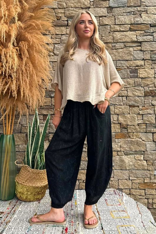 Kiti Paisley Damask 7/8 Barrel Leg Pant Black